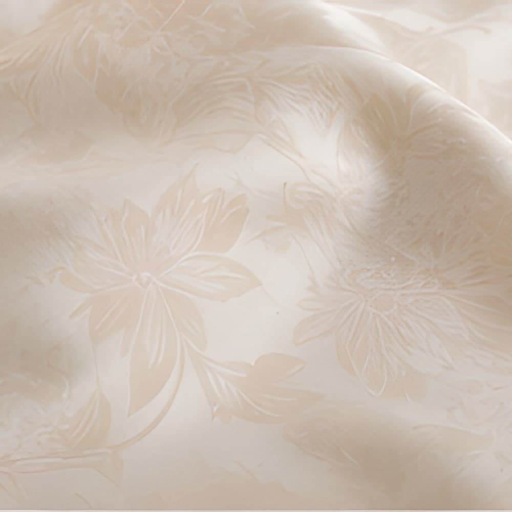 Floral jacquard on the Ivory White set
