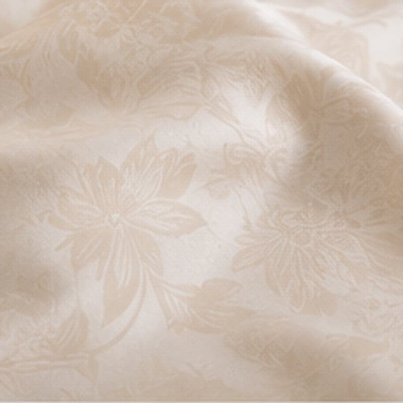 Floral jacquard on the Ivory White set